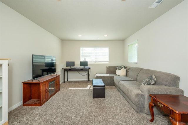 9656 Heightsview Drive, West Des Moines, IA 50266