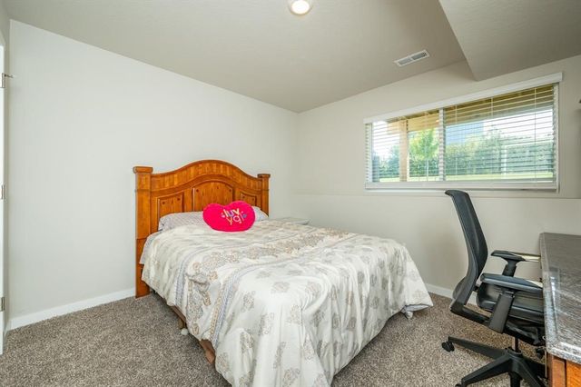 9656 Heightsview Drive, West Des Moines, IA 50266