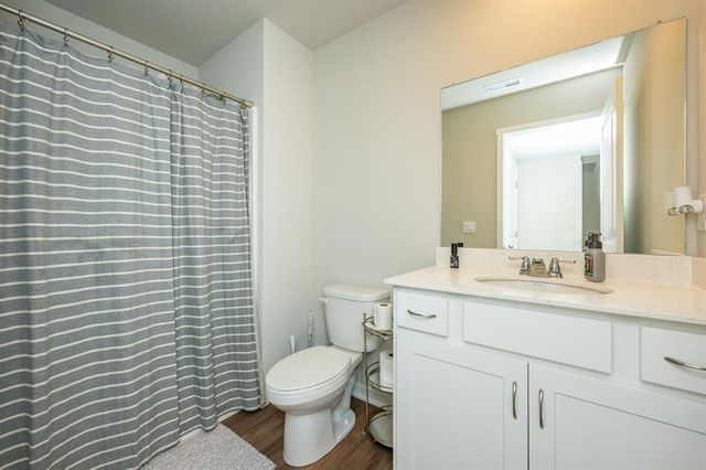 9656 Heightsview Drive, West Des Moines, IA 50266