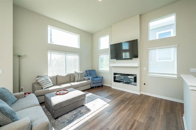 9656 Heightsview Drive, West Des Moines, IA 50266