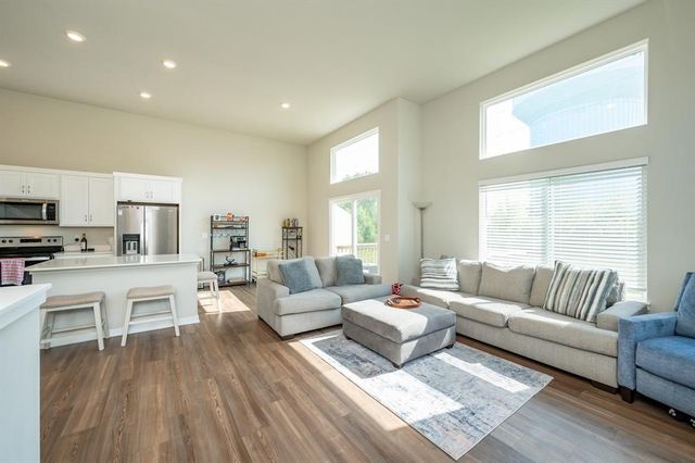 9656 Heightsview Drive, West Des Moines, IA 50266