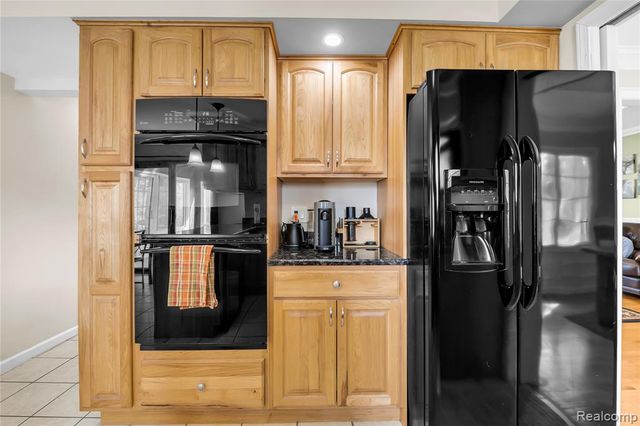 5516 Priory Lane, Bloomfield Hills, MI 48301