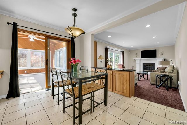 5516 Priory Lane, Bloomfield Hills, MI 48301