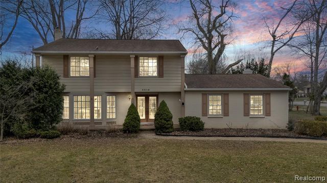 5516 Priory Lane, Bloomfield Hills, MI 48301