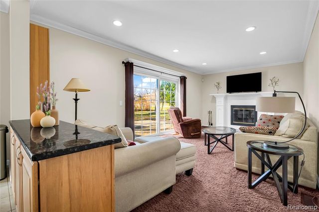 5516 Priory Lane, Bloomfield Hills, MI 48301