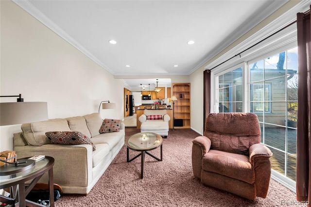 5516 Priory Lane, Bloomfield Hills, MI 48301