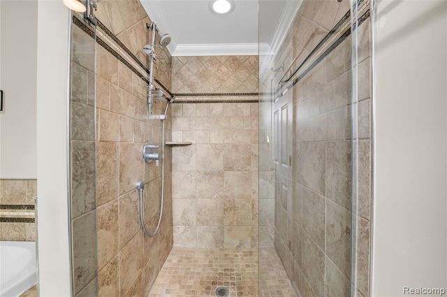 5516 Priory Lane, Bloomfield Hills, MI 48301