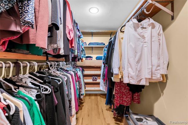 5516 Priory Lane, Bloomfield Hills, MI 48301