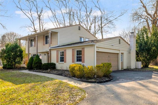 5516 Priory Lane, Bloomfield Hills, MI 48301