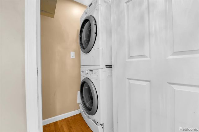 5516 Priory Lane, Bloomfield Hills, MI 48301