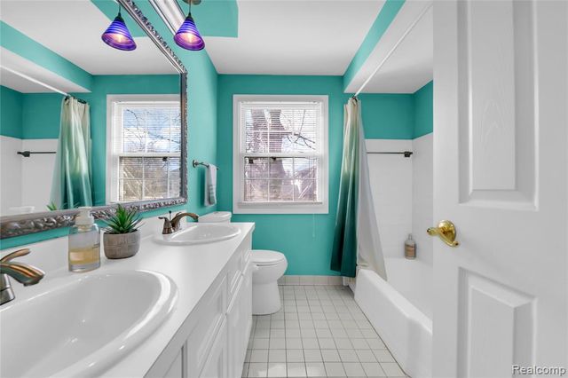 5516 Priory Lane, Bloomfield Hills, MI 48301