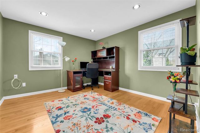 5516 Priory Lane, Bloomfield Hills, MI 48301