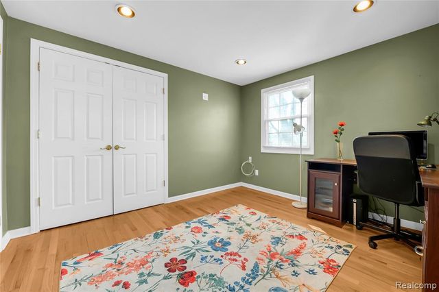 5516 Priory Lane, Bloomfield Hills, MI 48301