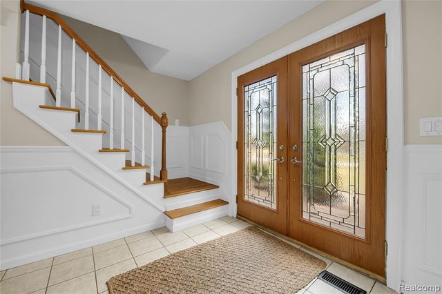 5516 Priory Lane, Bloomfield Hills, MI 48301