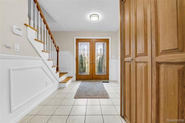 5516 Priory Lane, Bloomfield Hills, MI 48301