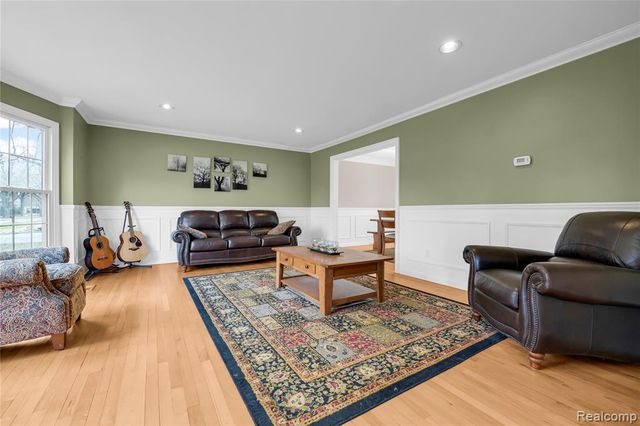 5516 Priory Lane, Bloomfield Hills, MI 48301