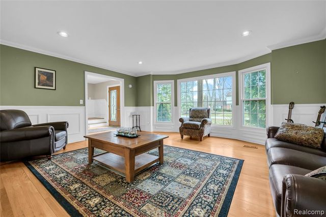 5516 Priory Lane, Bloomfield Hills, MI 48301