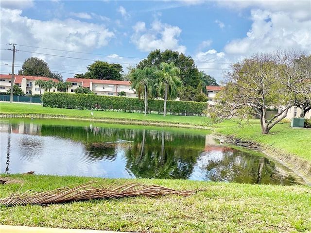 365 SW 86th Ave 203, Pembroke Pines, FL 33025