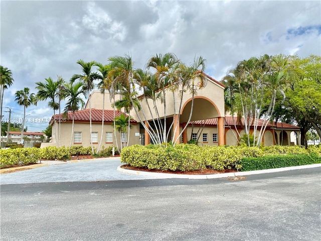 365 SW 86th Ave 203, Pembroke Pines, FL 33025