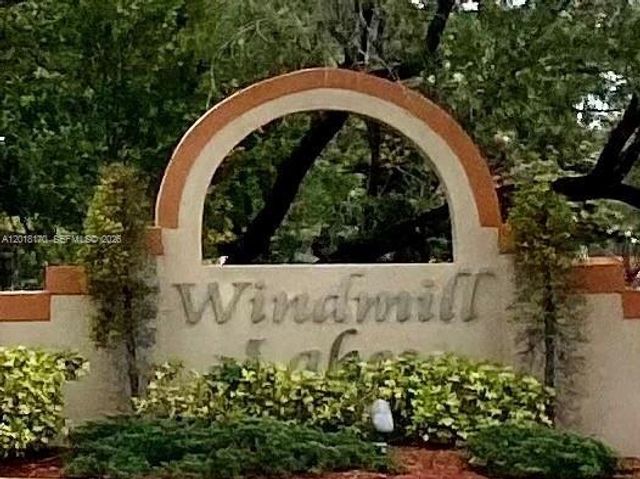 365 SW 86th Ave 203, Pembroke Pines, FL 33025
