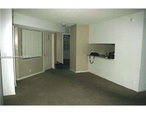 365 SW 86th Ave 203, Pembroke Pines, FL 33025