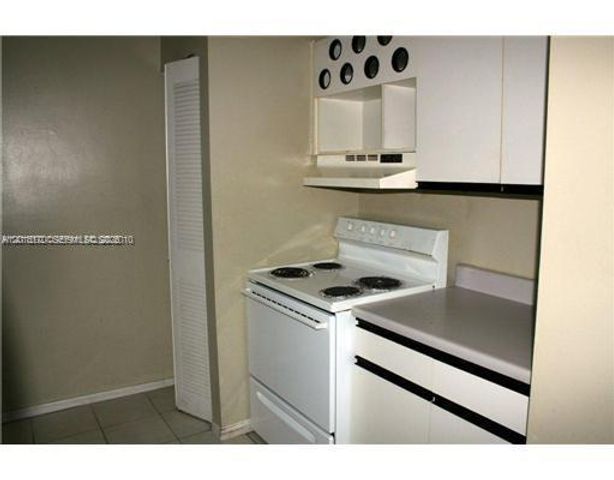 365 SW 86th Ave 203, Pembroke Pines, FL 33025