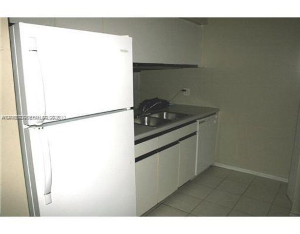 365 SW 86th Ave 203, Pembroke Pines, FL 33025