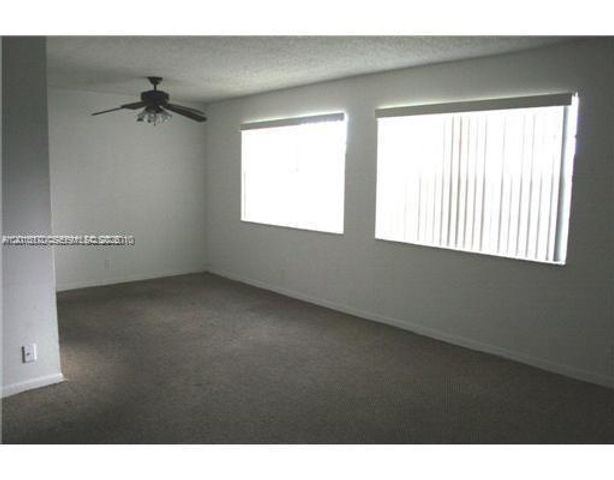 365 SW 86th Ave 203, Pembroke Pines, FL 33025