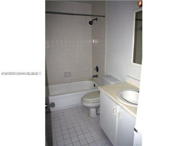 365 SW 86th Ave 203, Pembroke Pines, FL 33025