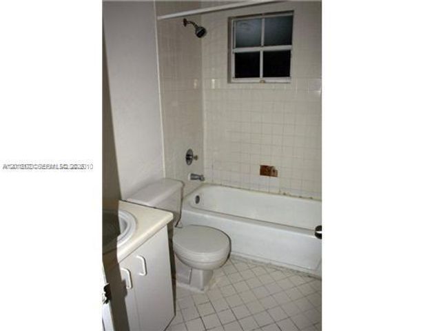 365 SW 86th Ave 203, Pembroke Pines, FL 33025