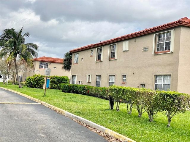 365 SW 86th Ave 203, Pembroke Pines, FL 33025