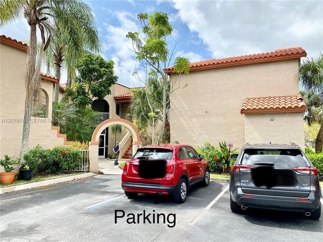 365 SW 86th Ave 203, Pembroke Pines, FL 33025