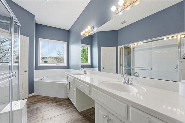 21715 W 100 Terrace, Lenexa, KS 66220