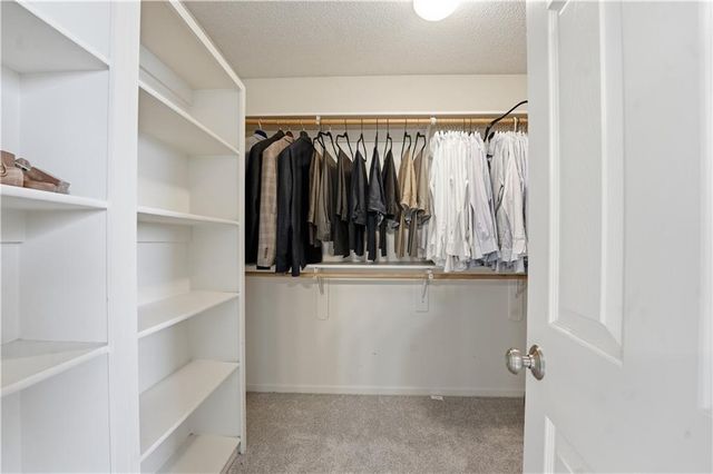 21715 W 100 Terrace, Lenexa, KS 66220