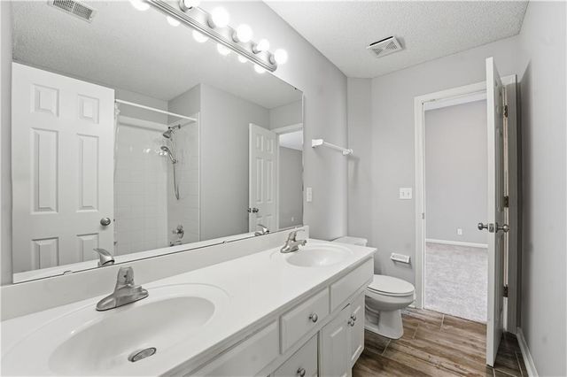 21715 W 100 Terrace, Lenexa, KS 66220
