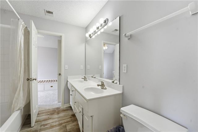 21715 W 100 Terrace, Lenexa, KS 66220
