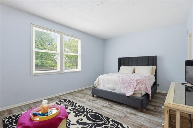 21715 W 100 Terrace, Lenexa, KS 66220
