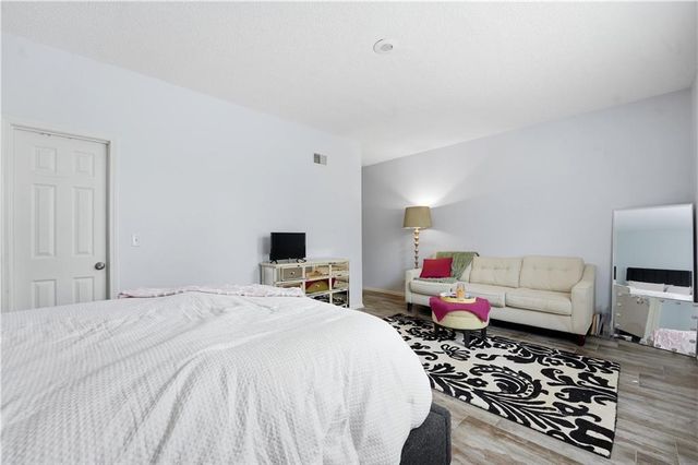21715 W 100 Terrace, Lenexa, KS 66220