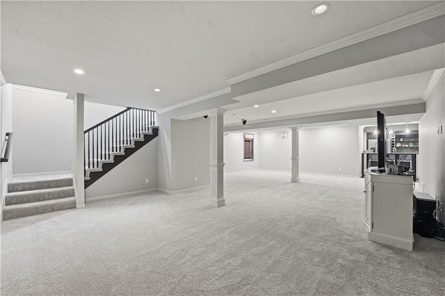 21715 W 100 Terrace, Lenexa, KS 66220