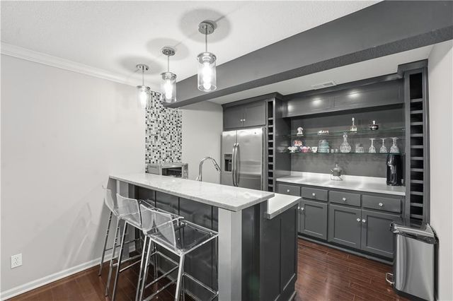 21715 W 100 Terrace, Lenexa, KS 66220