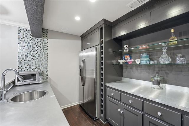 21715 W 100 Terrace, Lenexa, KS 66220