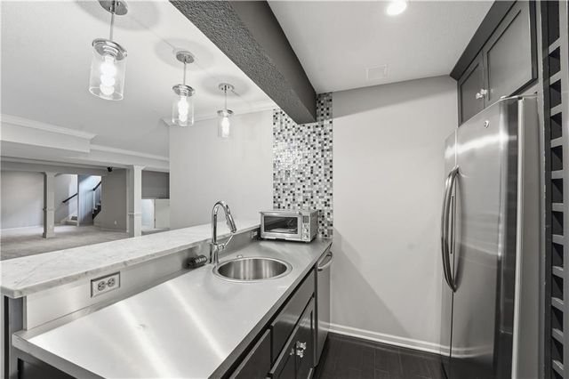 21715 W 100 Terrace, Lenexa, KS 66220