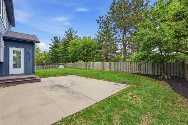 21715 W 100 Terrace, Lenexa, KS 66220