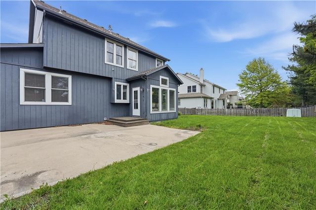 21715 W 100 Terrace, Lenexa, KS 66220