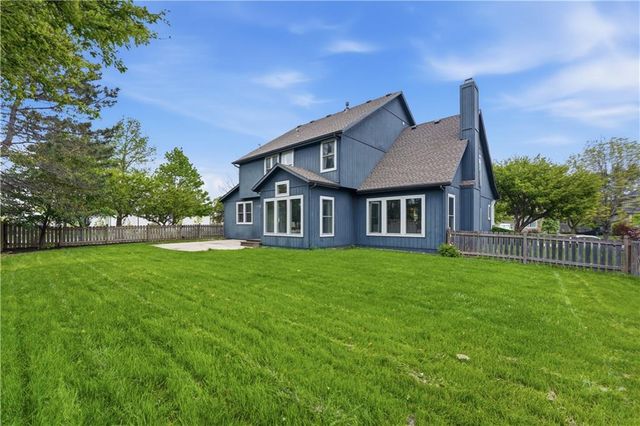 21715 W 100 Terrace, Lenexa, KS 66220