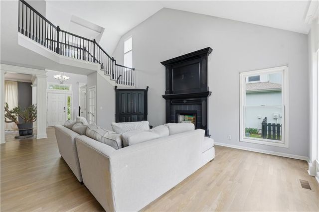 21715 W 100 Terrace, Lenexa, KS 66220
