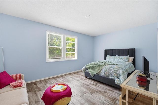21715 W 100 Terrace, Lenexa, KS 66220