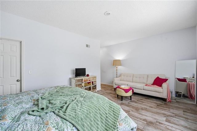 21715 W 100 Terrace, Lenexa, KS 66220