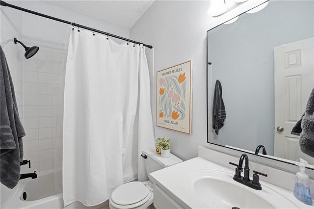 21715 W 100 Terrace, Lenexa, KS 66220
