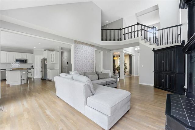 21715 W 100 Terrace, Lenexa, KS 66220